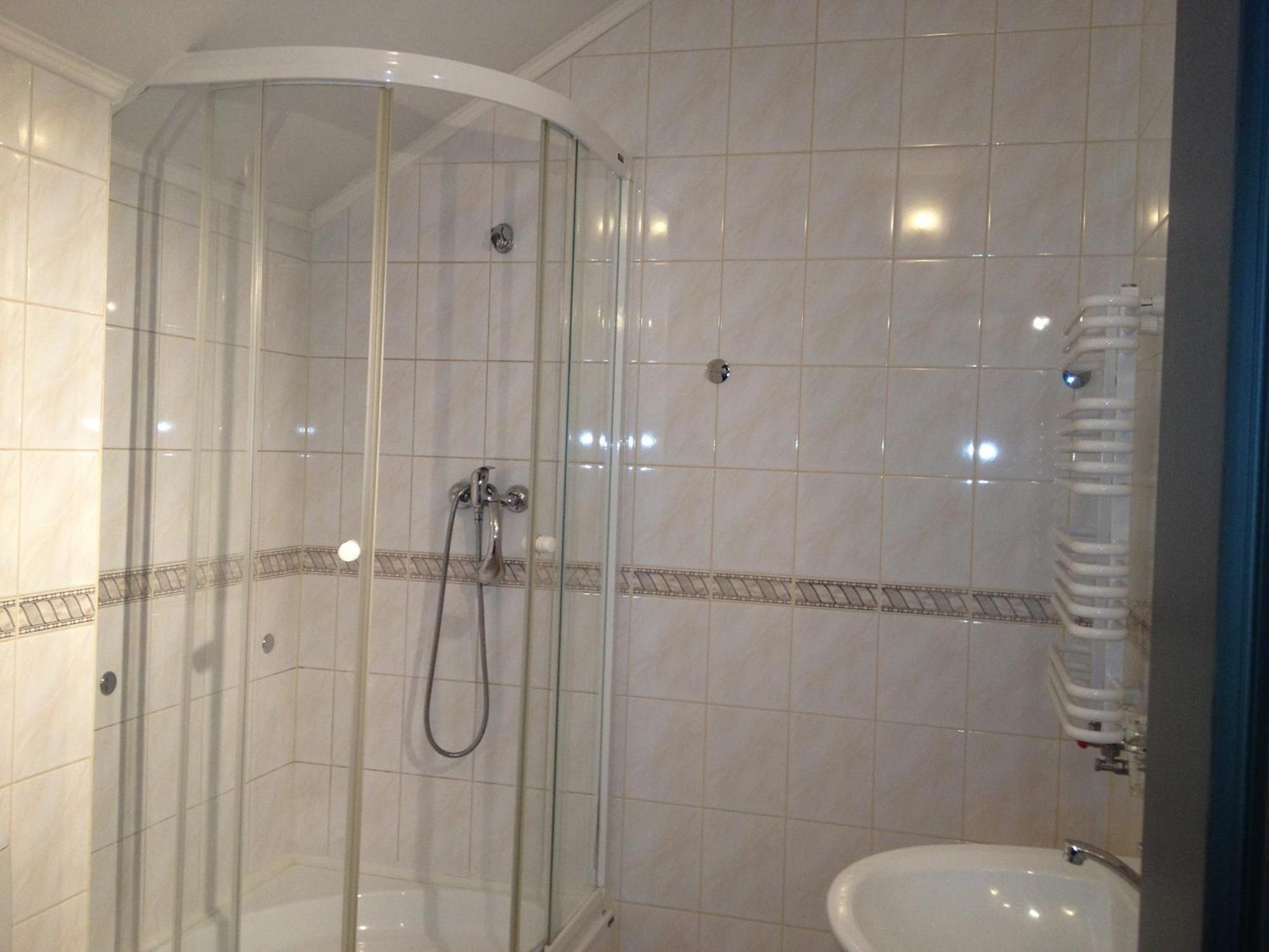 Laura Bed & Breakfast Belchatow Room photo