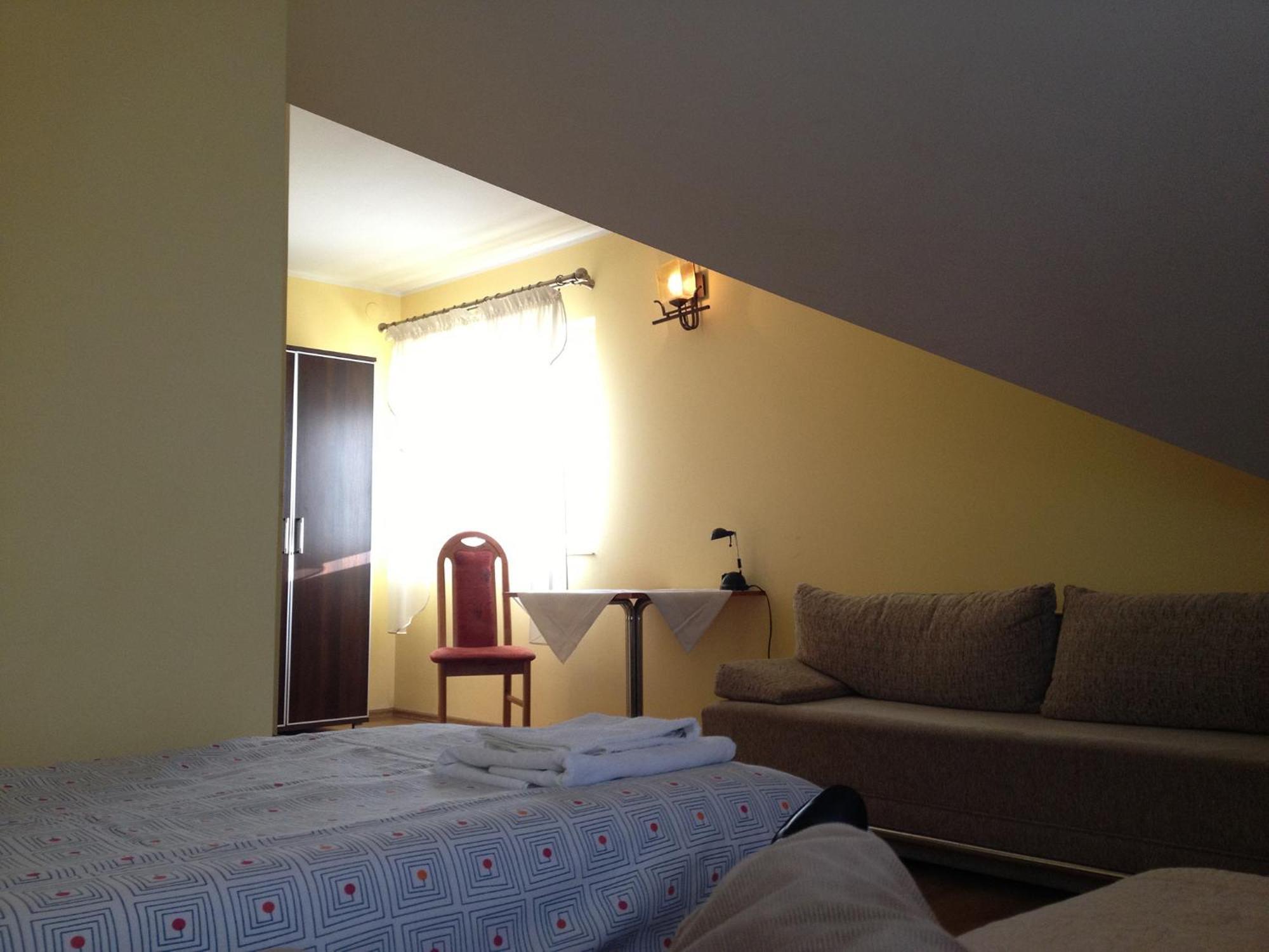 Laura Bed & Breakfast Belchatow Room photo